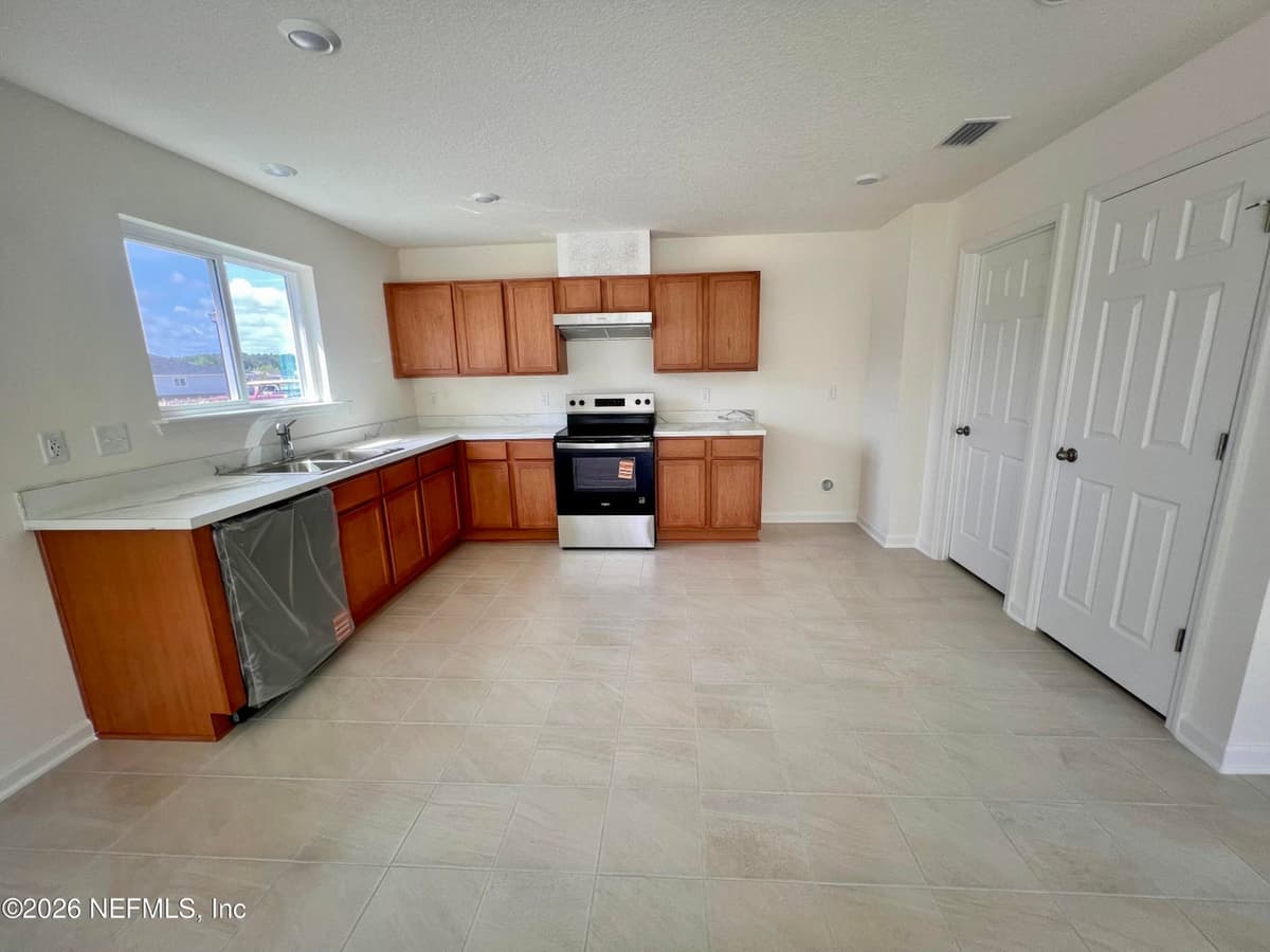8212 HAWKES MEADOW Drive, Jacksonville, FL 32219 2