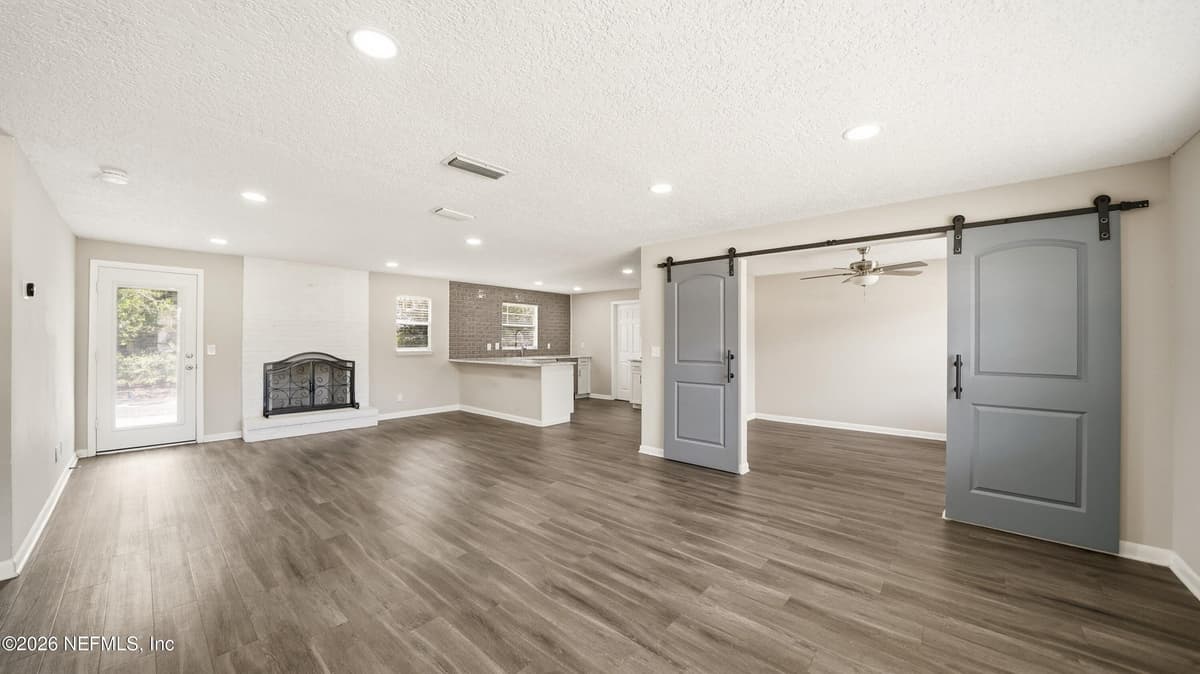 586 MADEIRA Drive, Orange Park, FL 32073 3