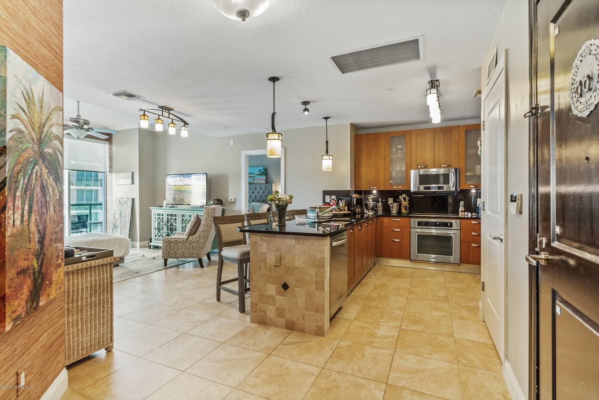 1431 RIVERPLACE Boulevard 1602, Jacksonville, FL 32207 2