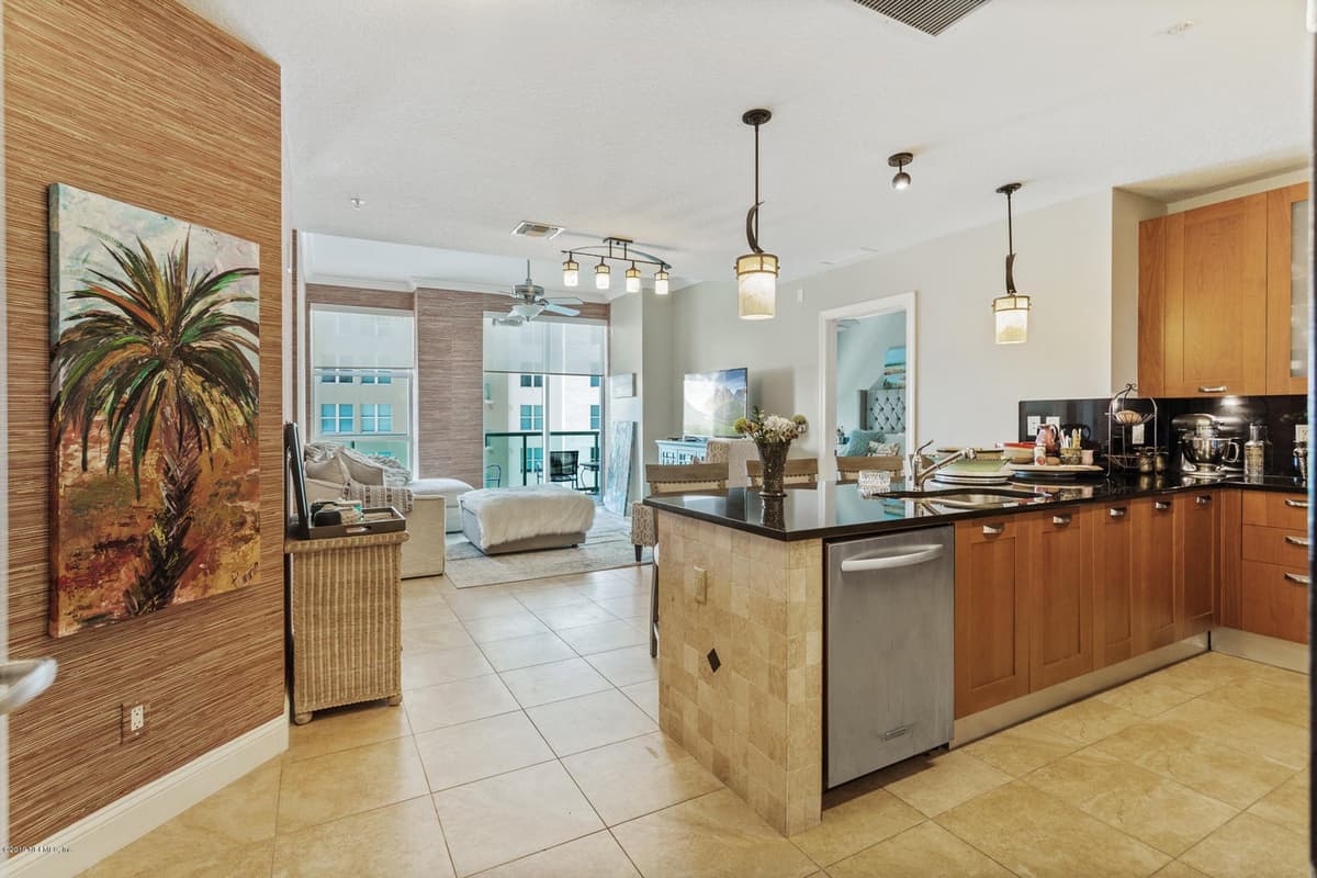 1431 RIVERPLACE Boulevard 1602, Jacksonville, FL 32207 3