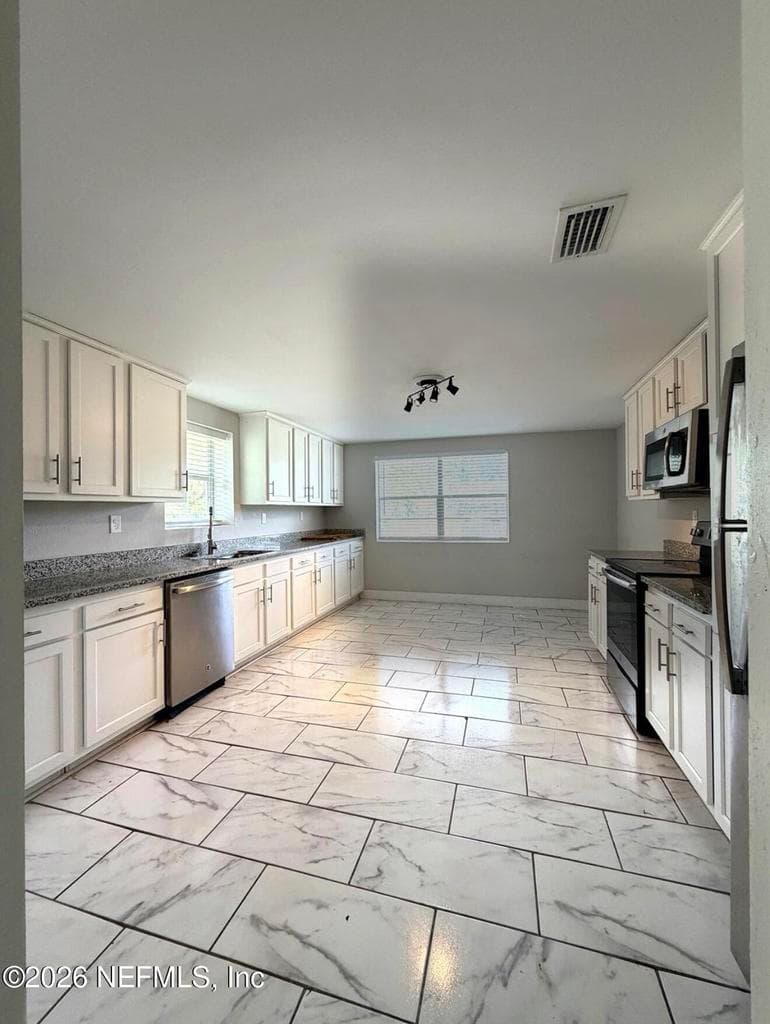 7421 GREENWAY Drive, Jacksonville, FL 32244 3
