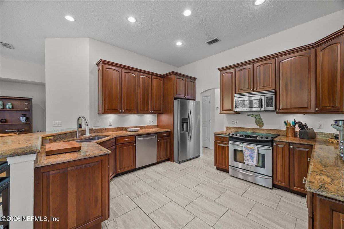 4074 WINDSOR PARK Drive E, Jacksonville, FL 32224 3