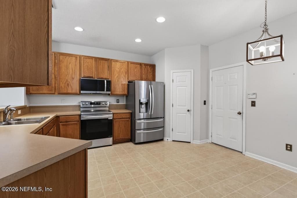 12301 KERNAN FOREST Boulevard 405, Jacksonville, FL 32225 3