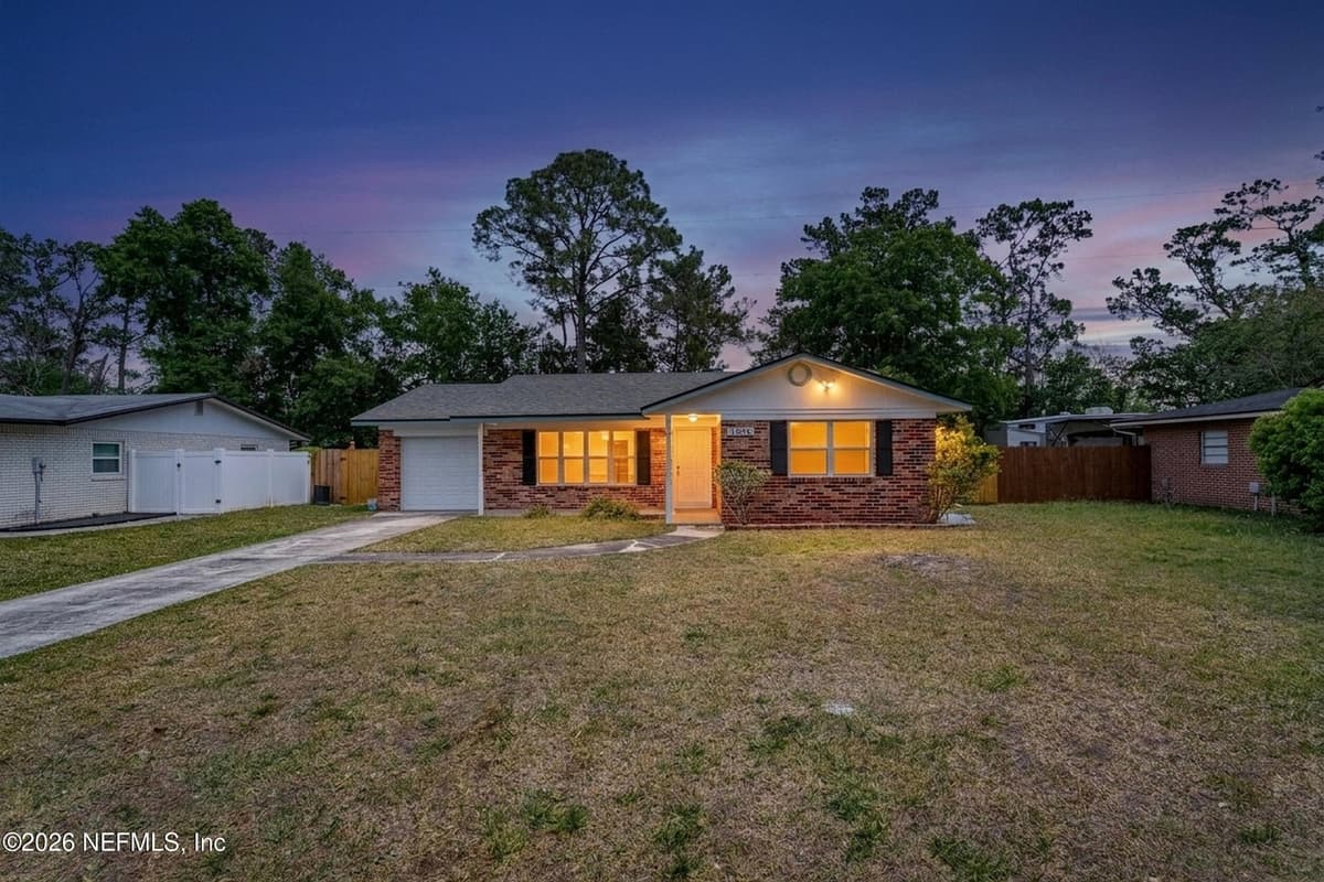 7925 PRAVER Drive E, Jacksonville, FL 32217 2