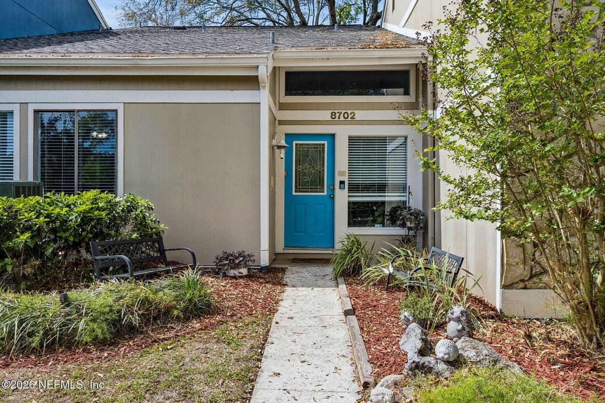 8702 COMO LAKE Drive, Jacksonville, FL 32256 2
