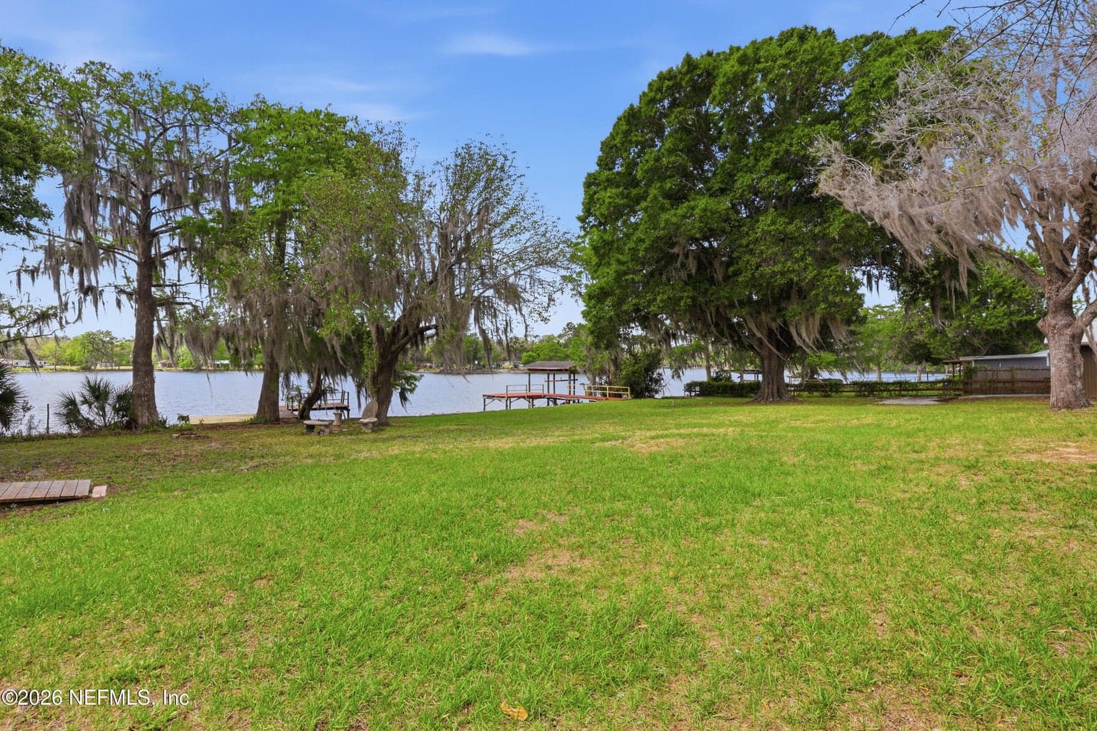 125 TWIN LAKE GROVE Drive, Interlachen, FL 32148