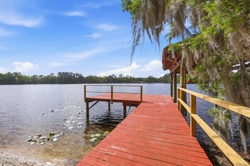 125 TWIN LAKE GROVE Drive, Interlachen, FL 32148