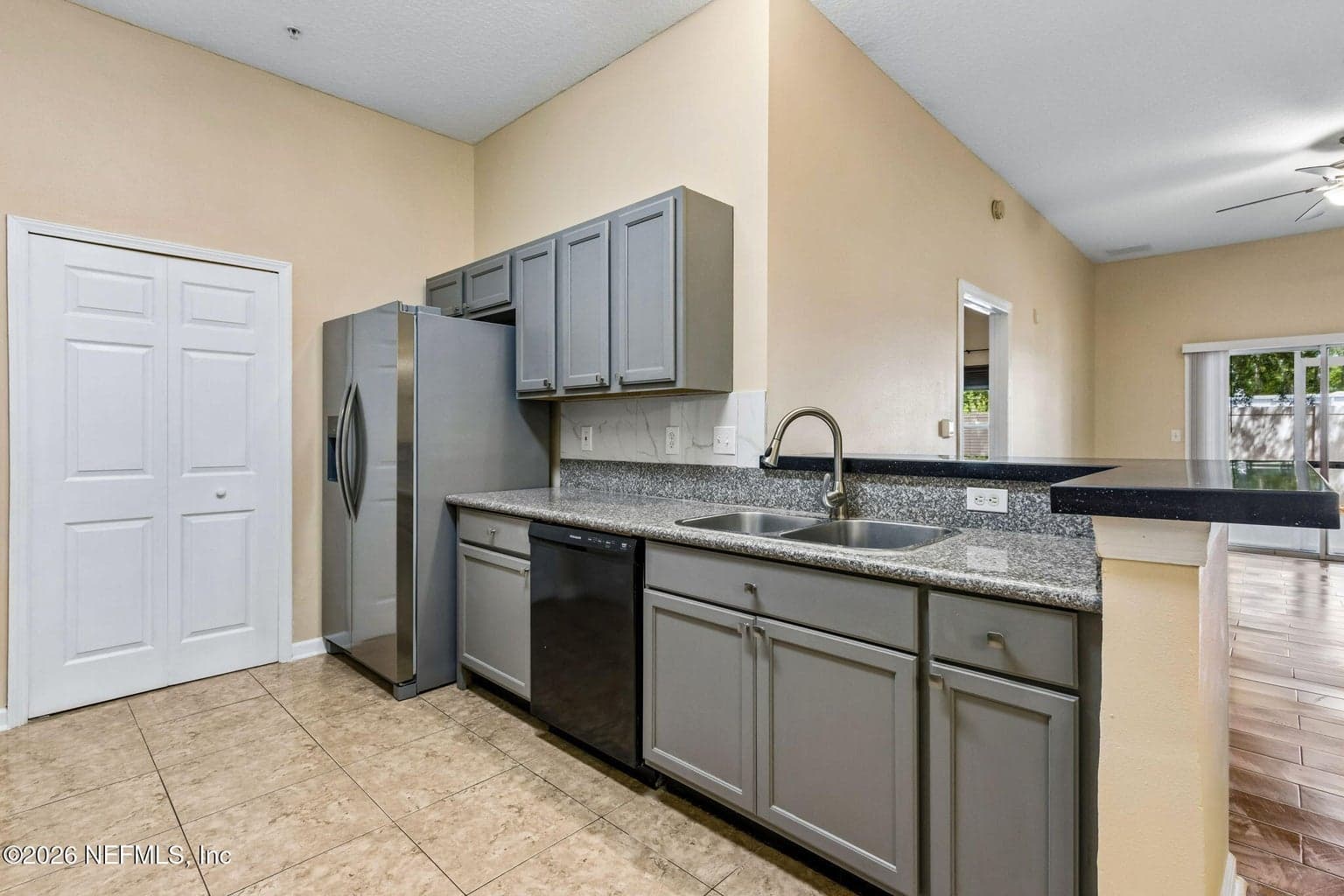 6063 MAGGIES Circle 106, Jacksonville, FL 32244