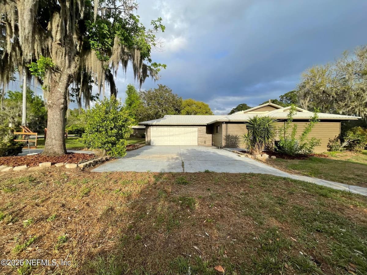 125 TWIN LAKE GROVE Drive, Interlachen, FL 32148 2