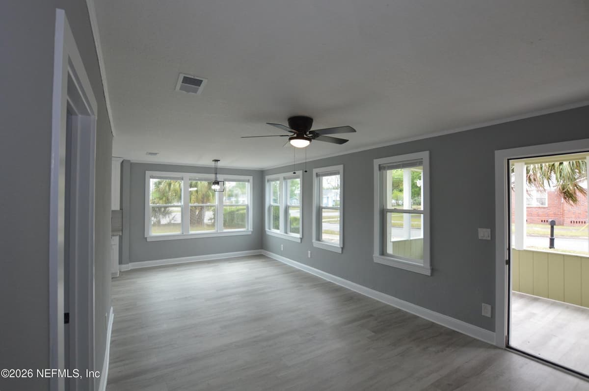 311 CHESTNUT Drive, Jacksonville, FL 32208 3