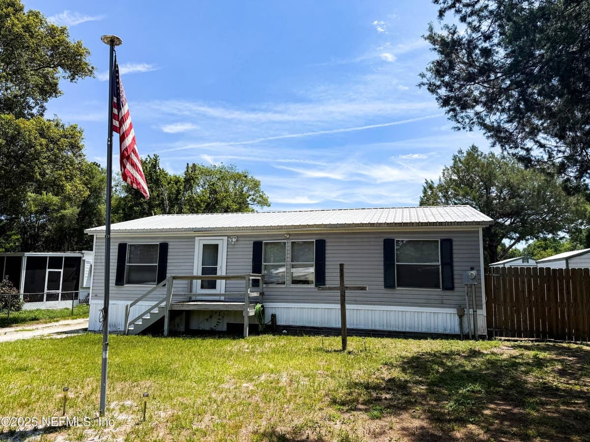 104 WATERWAY Avenue, Satsuma, FL 32189 2
