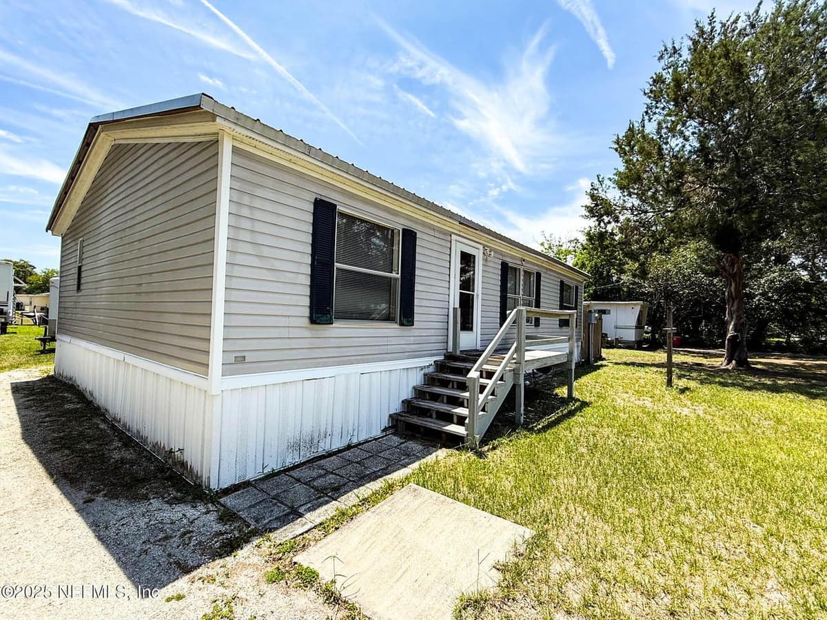 104 WATERWAY Avenue, Satsuma, FL 32189 3