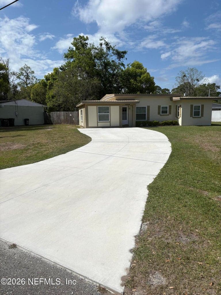 6044 SABRE Drive, Jacksonville, FL 32244 2