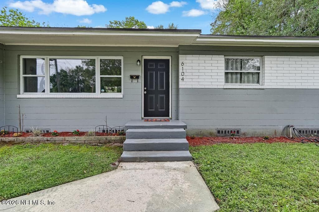 6104 VASARI Drive, Jacksonville, FL 32216 2