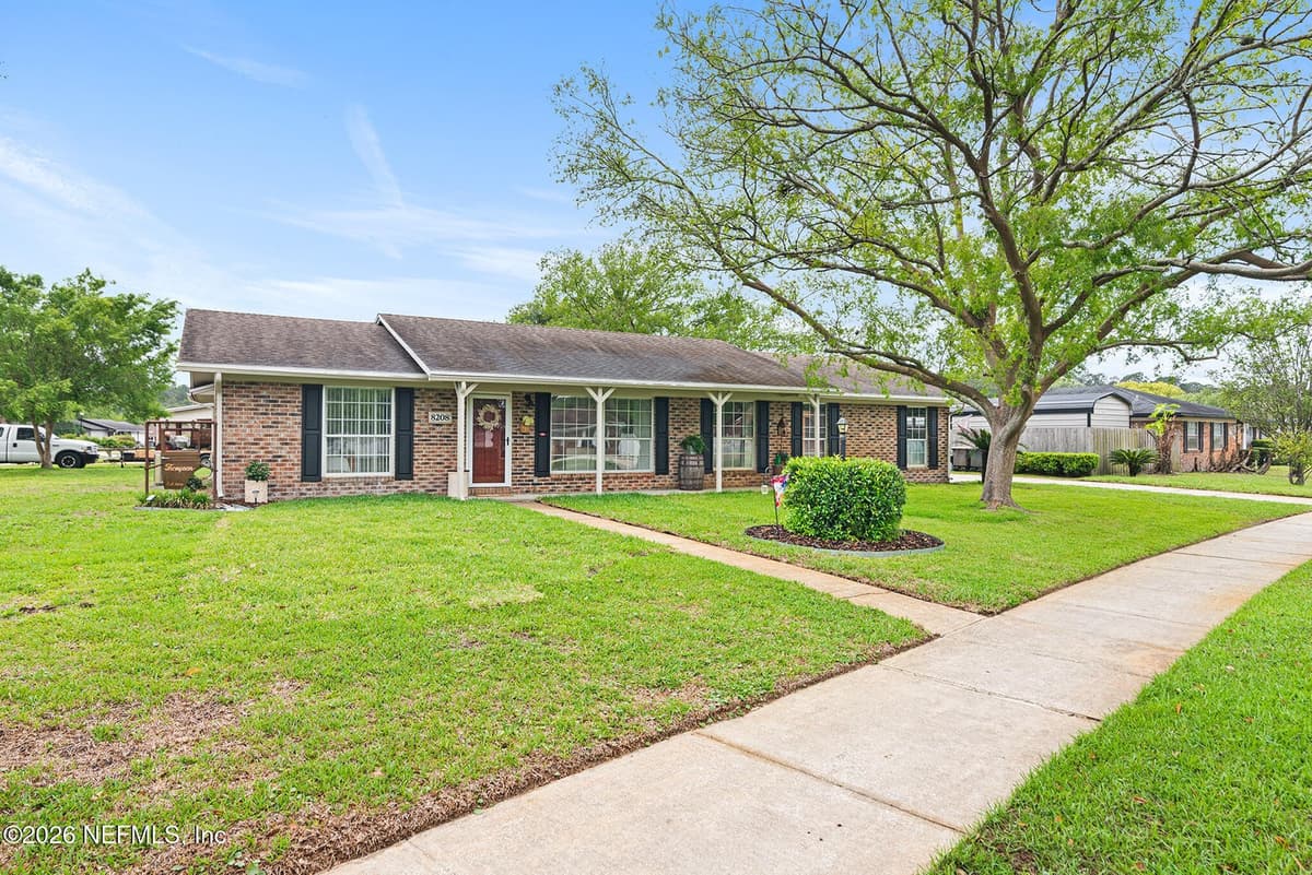 8208 WORM WOOD Road, Jacksonville, FL 32210 2