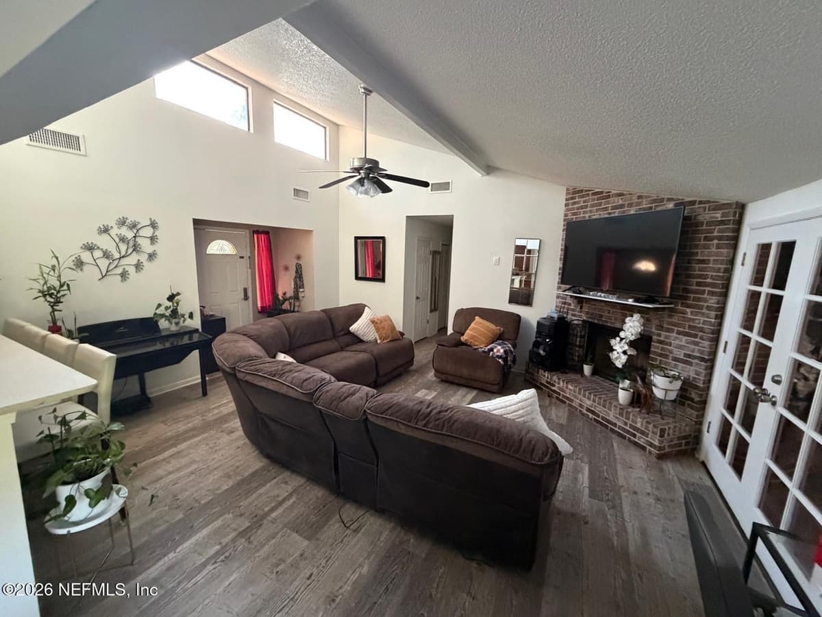 4235 QUEENSWAY Drive, Jacksonville, FL 32257 2
