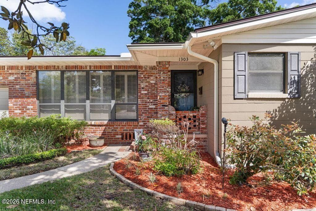 1303 BELLEMEADE Boulevard, Jacksonville, FL 32211 3