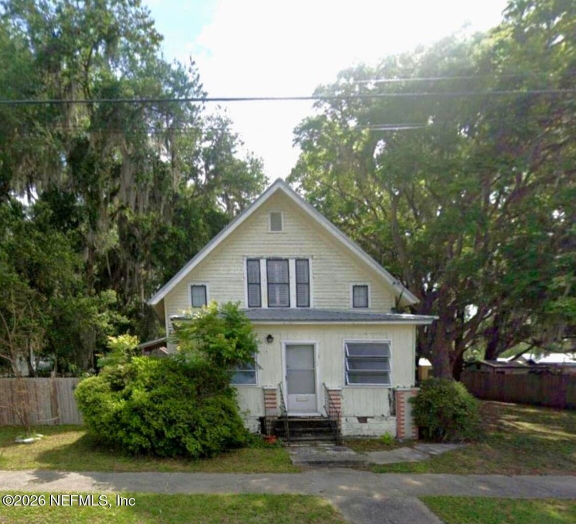 216 N SUMMIT Street, Crescent City, FL 32112