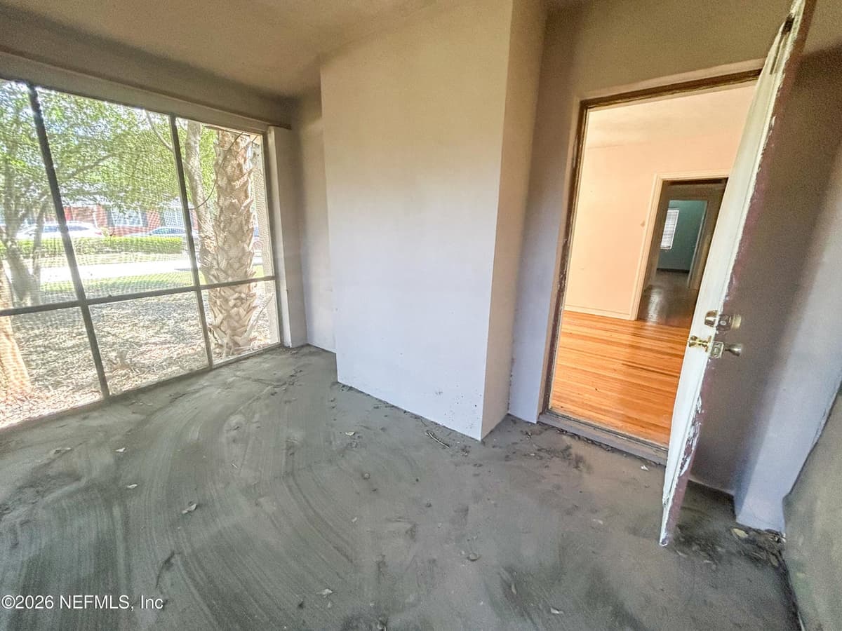 4242 PINEWOOD Avenue, Jacksonville, FL 32207 2