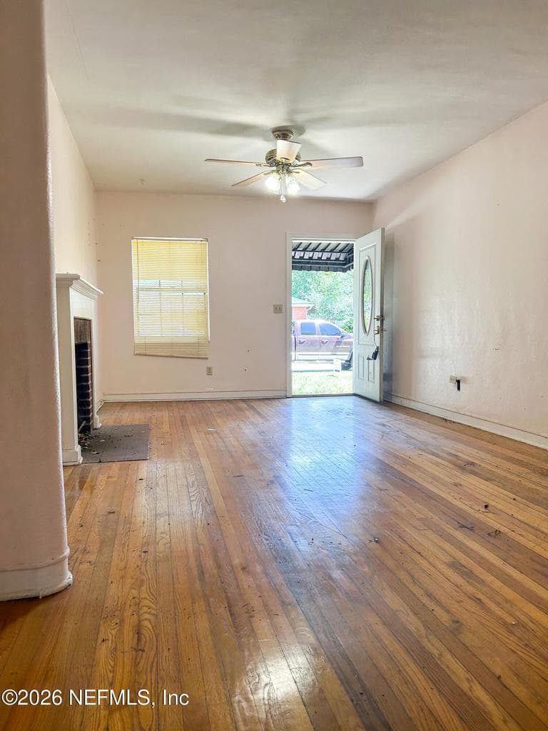 4242 PINEWOOD Avenue, Jacksonville, FL 32207 3
