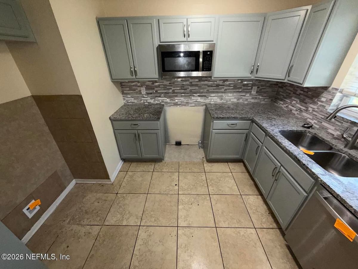 8050 LOURDES Drive S, Jacksonville, FL 32210 3