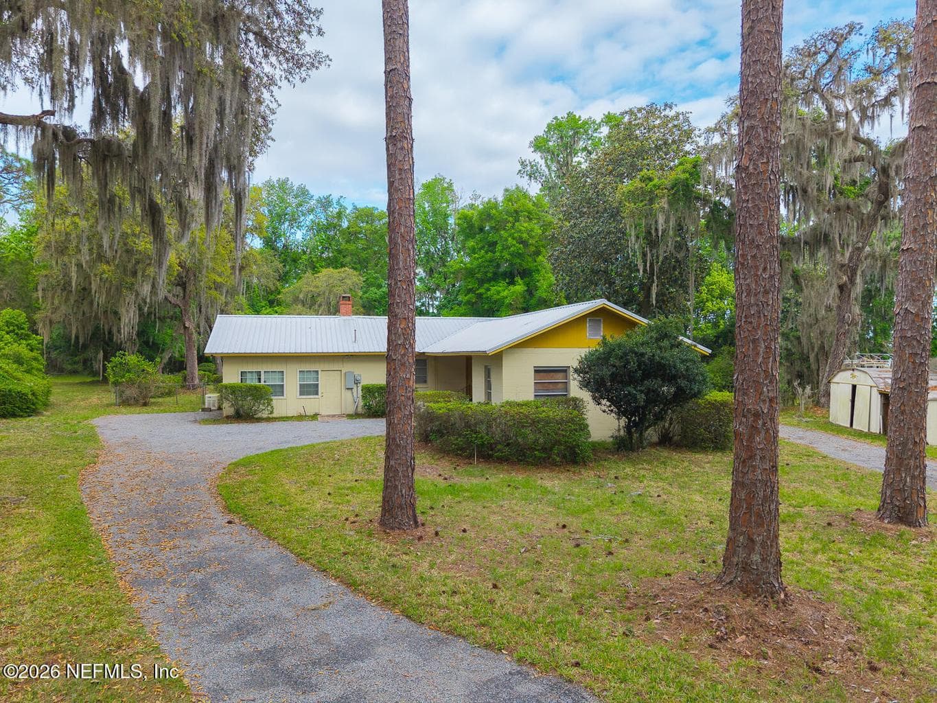 202 SAINT JOHNS Drive, Palatka, FL 32177