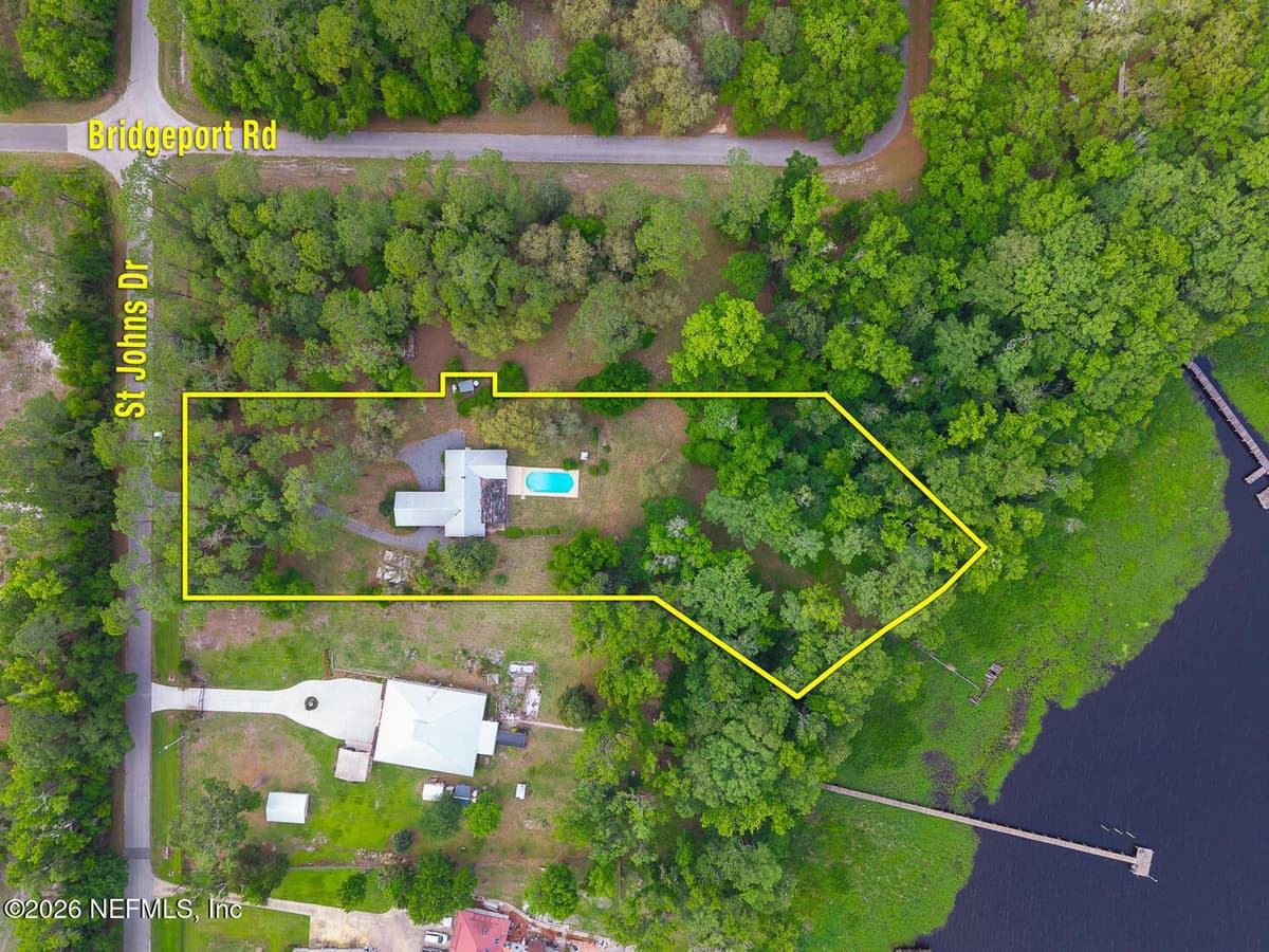 202 SAINT JOHNS Drive, Palatka, FL 32177 2