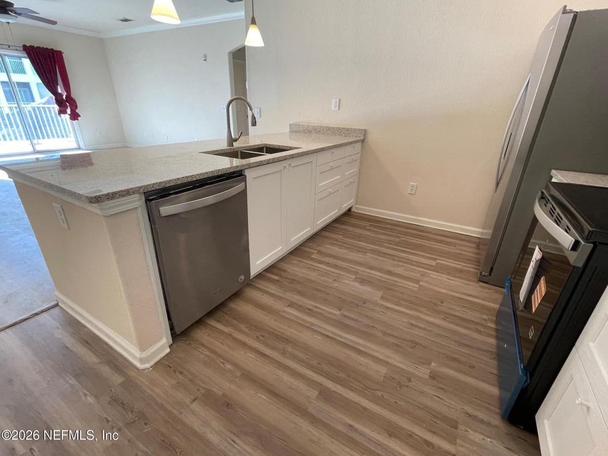 8290 W GATE Parkway W 1314, Jacksonville, FL 32216 3
