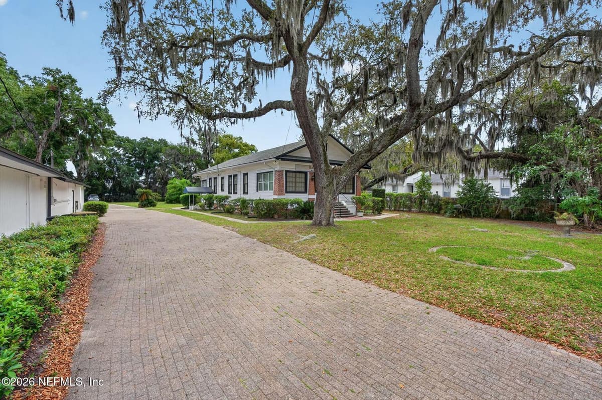 4004 ATLANTIC Boulevard, Jacksonville, FL 32207 3