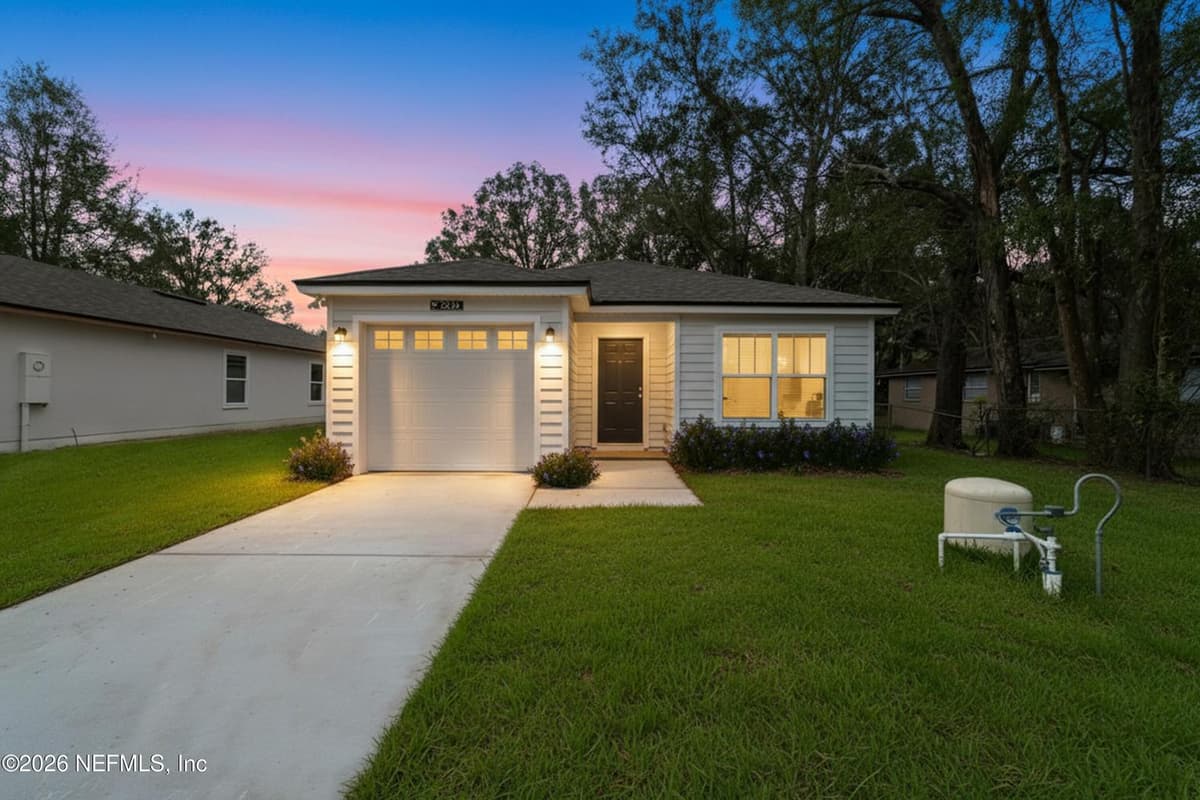 8040 SISKIN Avenue, Jacksonville, FL 32219 2