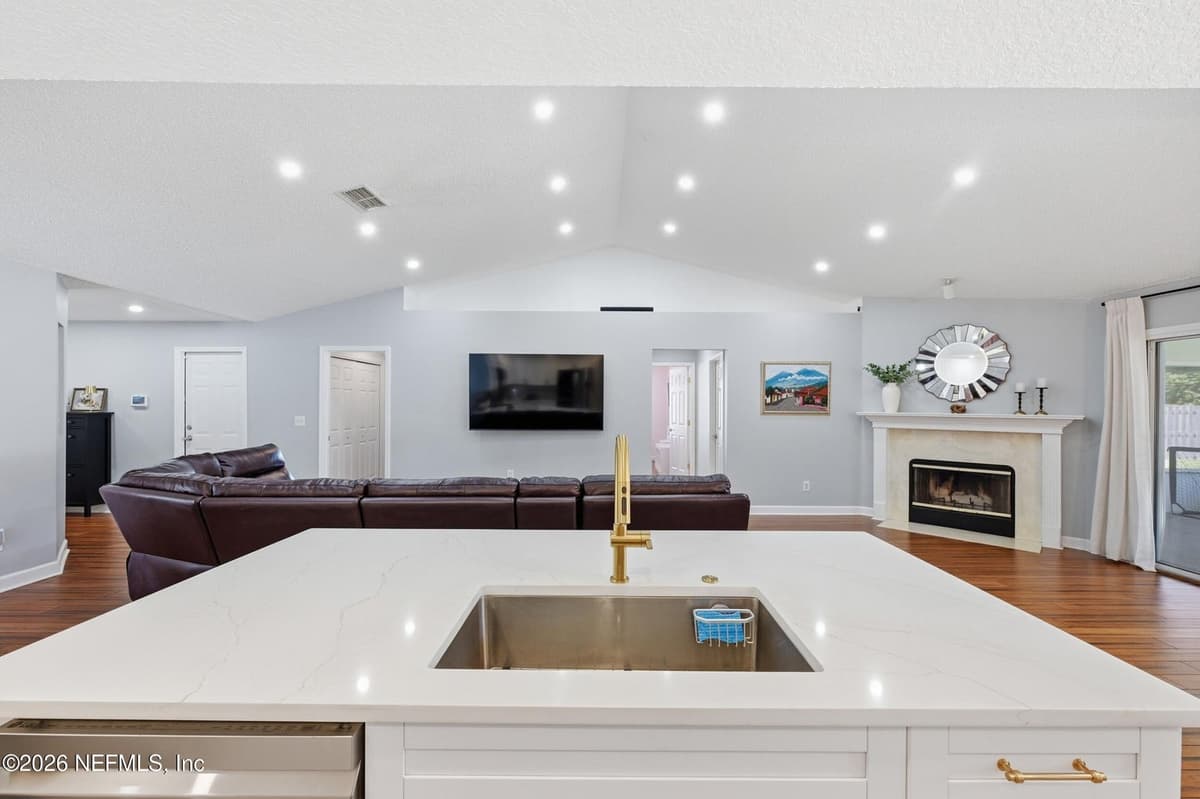 10251 TREVOR CREEK Drive W, Jacksonville, FL 32257 3