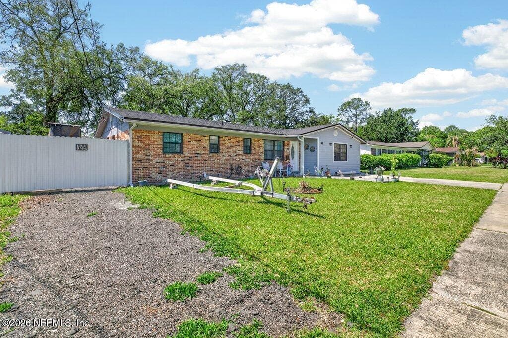 5656 FARGO Drive N, Jacksonville, FL 32207 3