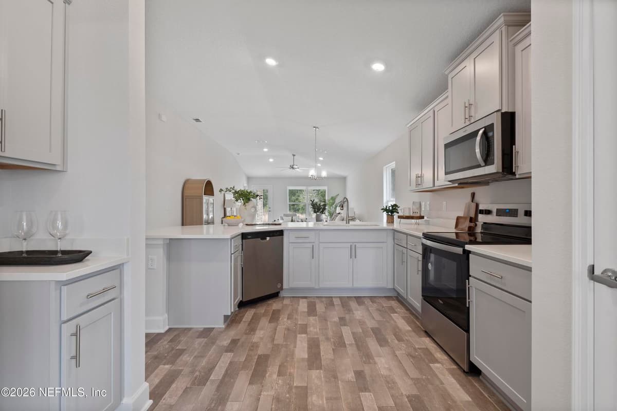 8303 HELMSLEY Boulevard, Jacksonville, FL 32219 3