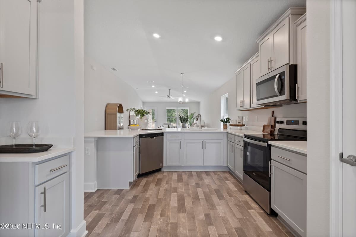 8315 HELMSLEY Boulevard, Jacksonville, FL 32219 3
