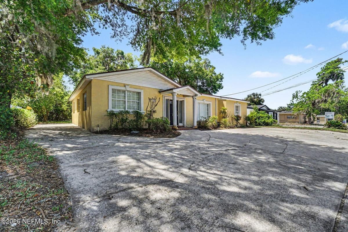 2422 W UNIVERSITY Boulevard, Jacksonville, FL 32217 2