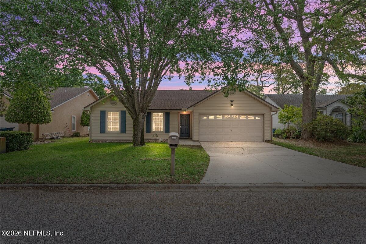 1729 CHANDELIER Circle E, Jacksonville, FL 32225