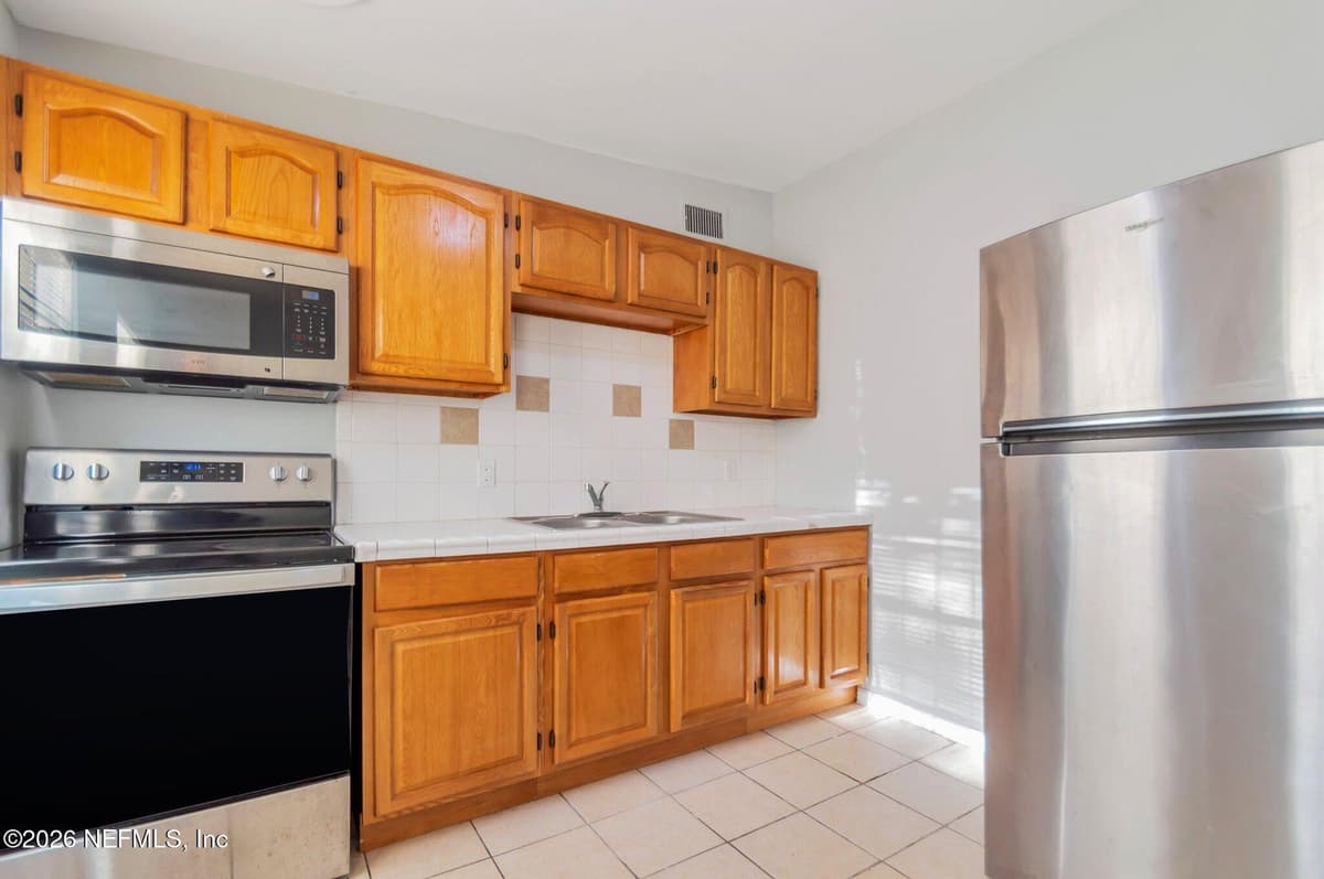 6109 STRAWFLOWER Place, Jacksonville, FL 32209 2