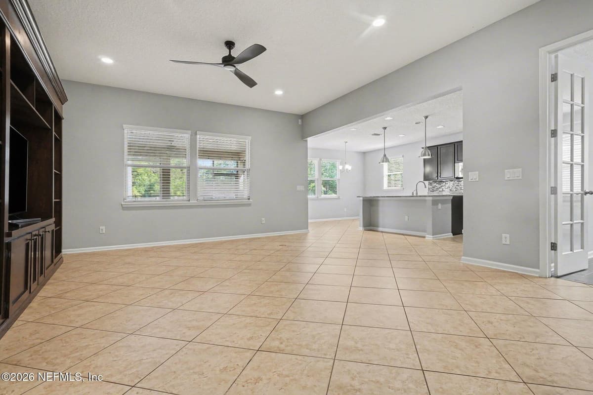 4591 SILVERTHORN Drive, Jacksonville, FL 32258 2