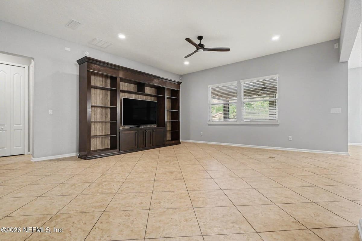 4591 SILVERTHORN Drive, Jacksonville, FL 32258 3