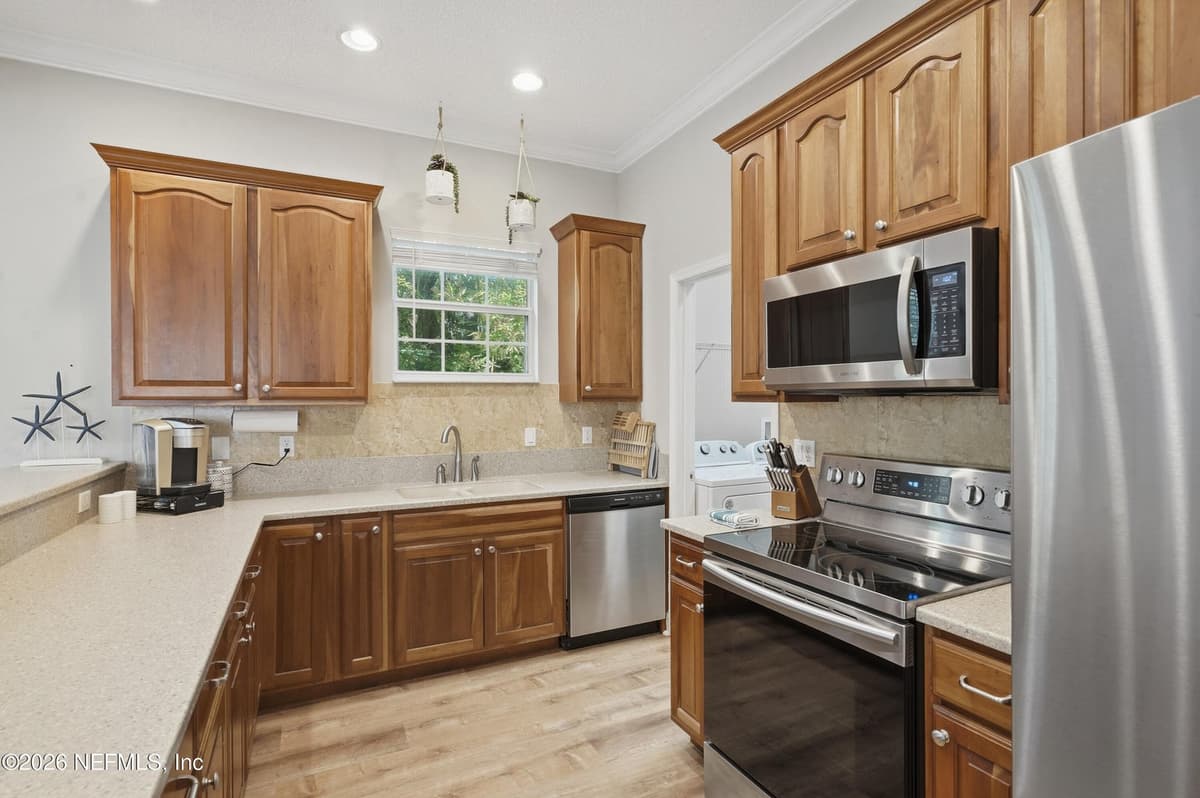 2 LISBON Street, St. Augustine, FL 32080 3