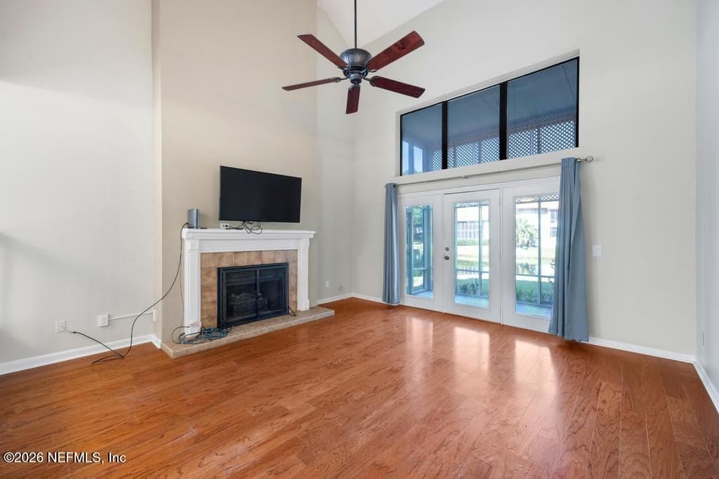 2001 WOOD HILL Drive, Jacksonville, FL 32256 3