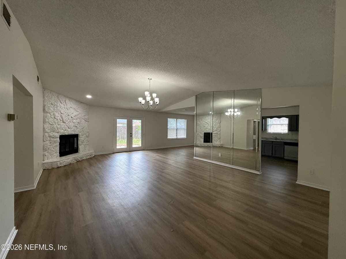 8215 SAILMAKER Lane, Jacksonville, FL 32210 2