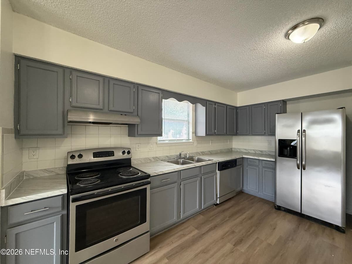 8215 SAILMAKER Lane, Jacksonville, FL 32210 3