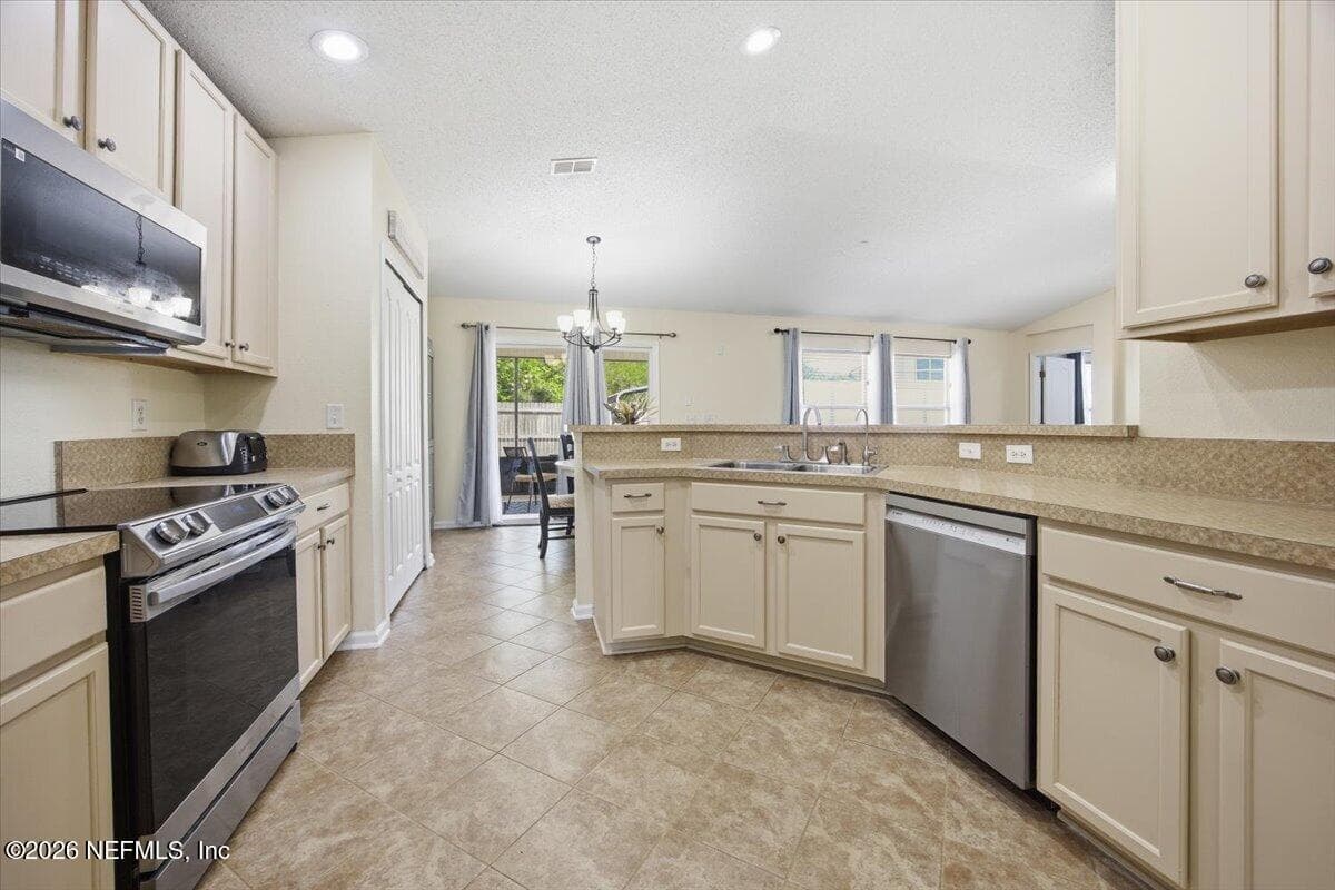 915 BONAPARTE LANDING Court, Jacksonville, FL 32218 2