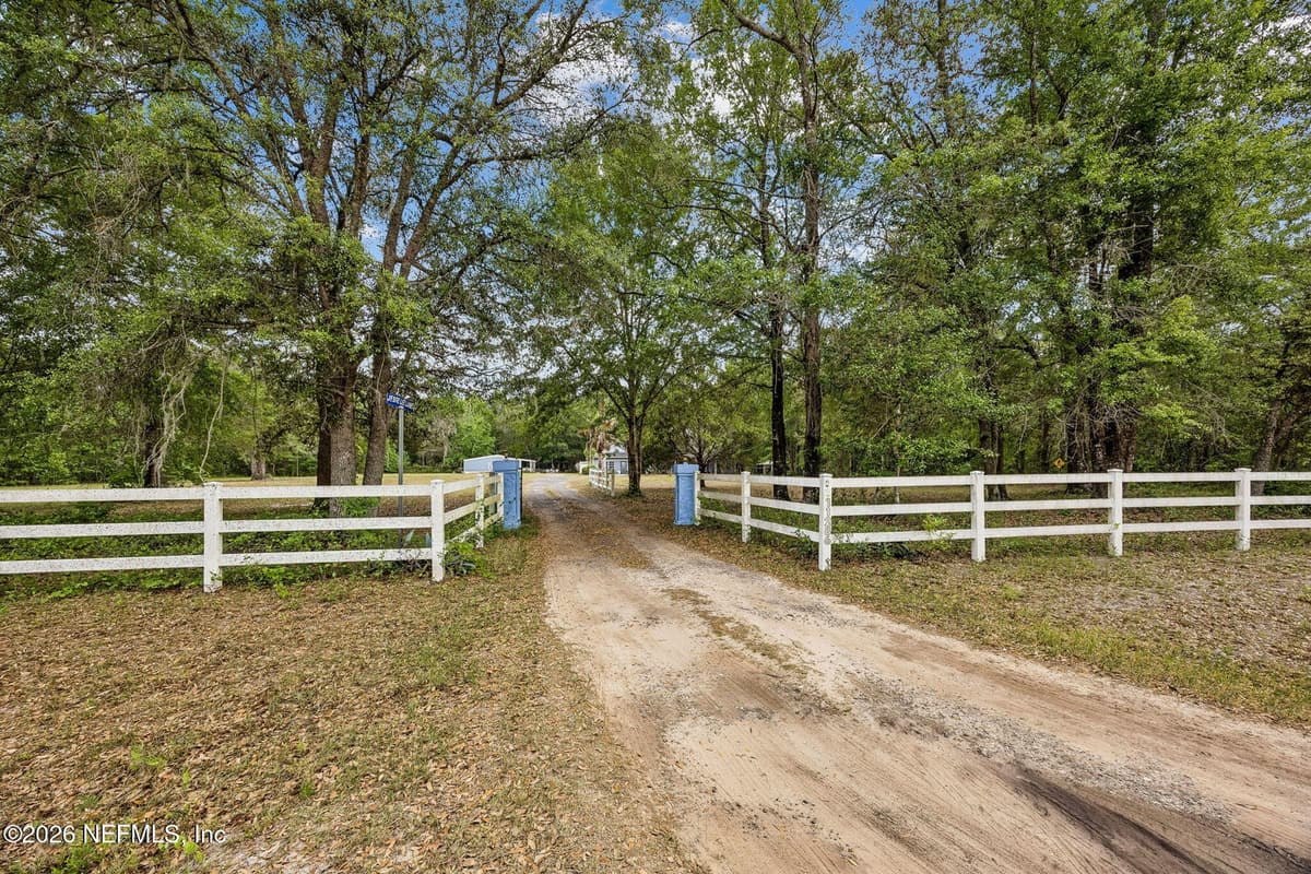 11286 J D SMITH Trail, Glen St. Mary, FL 32040 2