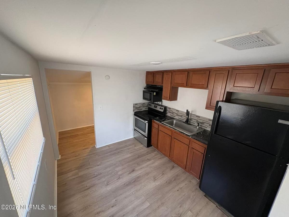 8326 GALVESTON Avenue, Jacksonville, CA 32211 3