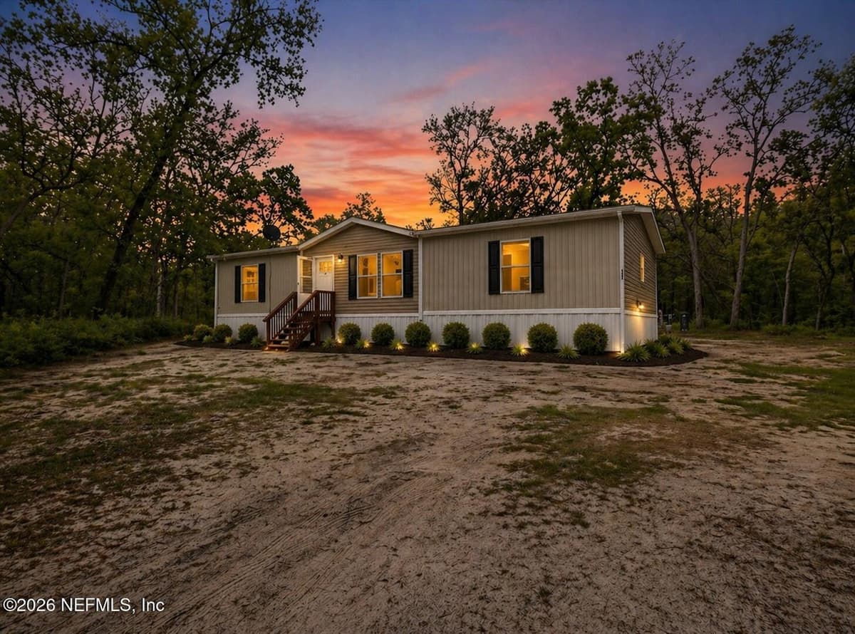 121 JANET Drive, Hollister, FL 32147 2