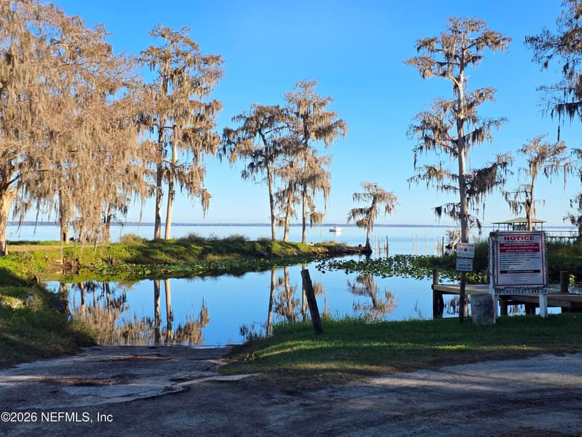200 E CHAR Lane, Crescent City, FL 32112