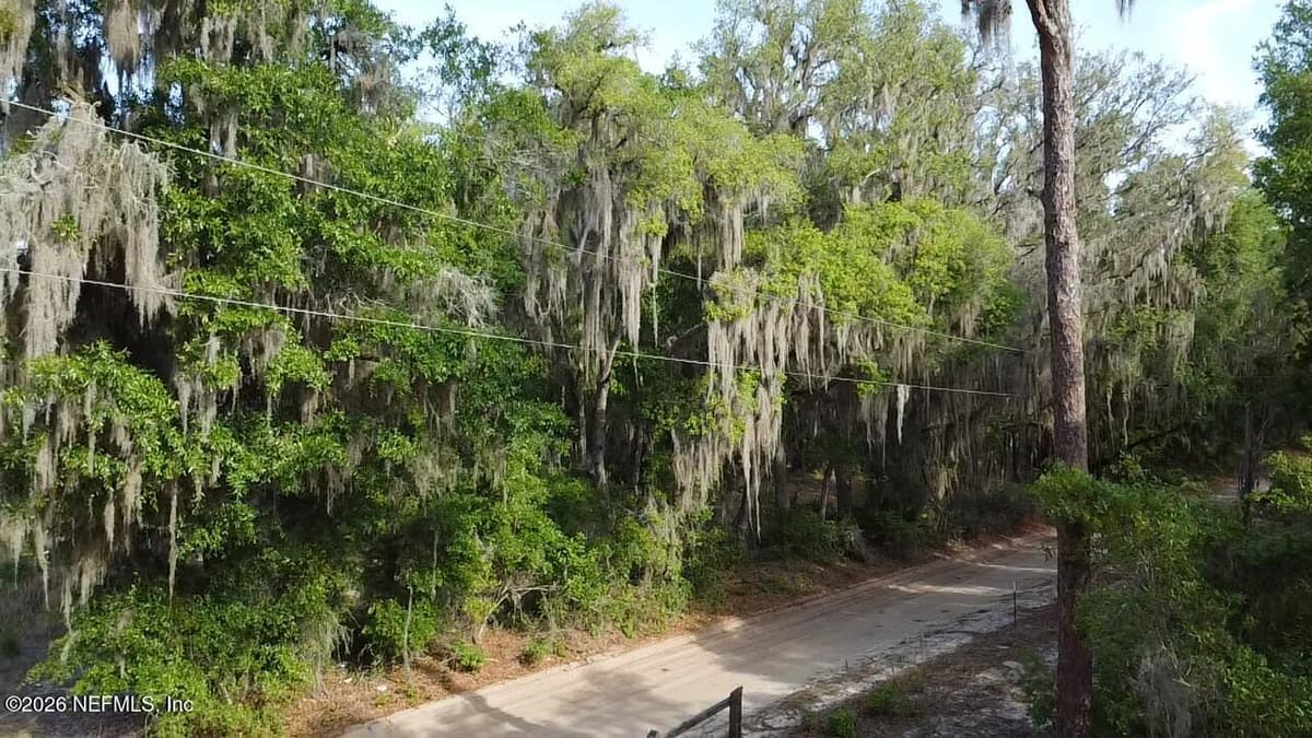 427 N WEST Street, Interlachen, FL 32148 2