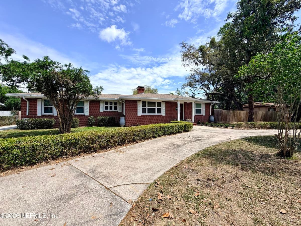 351 UNIVERSITY Boulevard N, Jacksonville, FL 32211 2